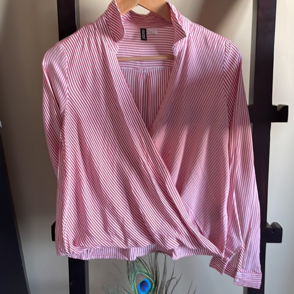 Lovely pinkwhite striped Divided H&M wrap cross over top.UK 8 will fit 10 easily - Picture 8 of 8